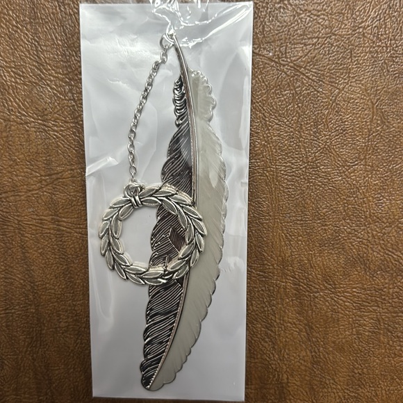 Choice of 1 Glow in the Dark Silver Bookmarks - Picture 2 of 4